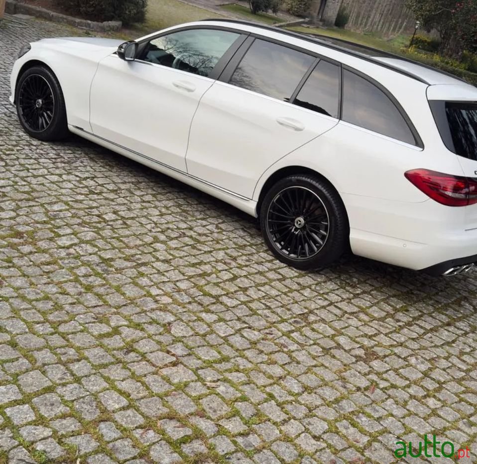 2020' Mercedes-Benz Classe C photo #2