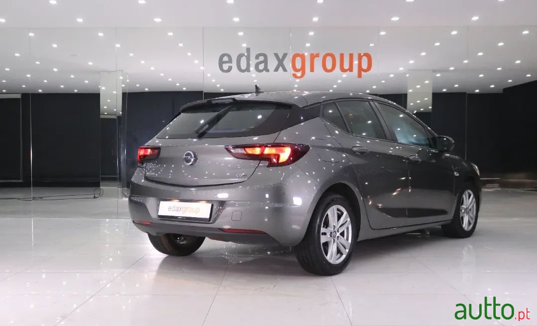 2018' Opel Astra photo #3