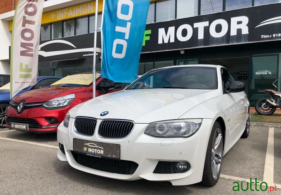 2012' BMW 320 photo #1