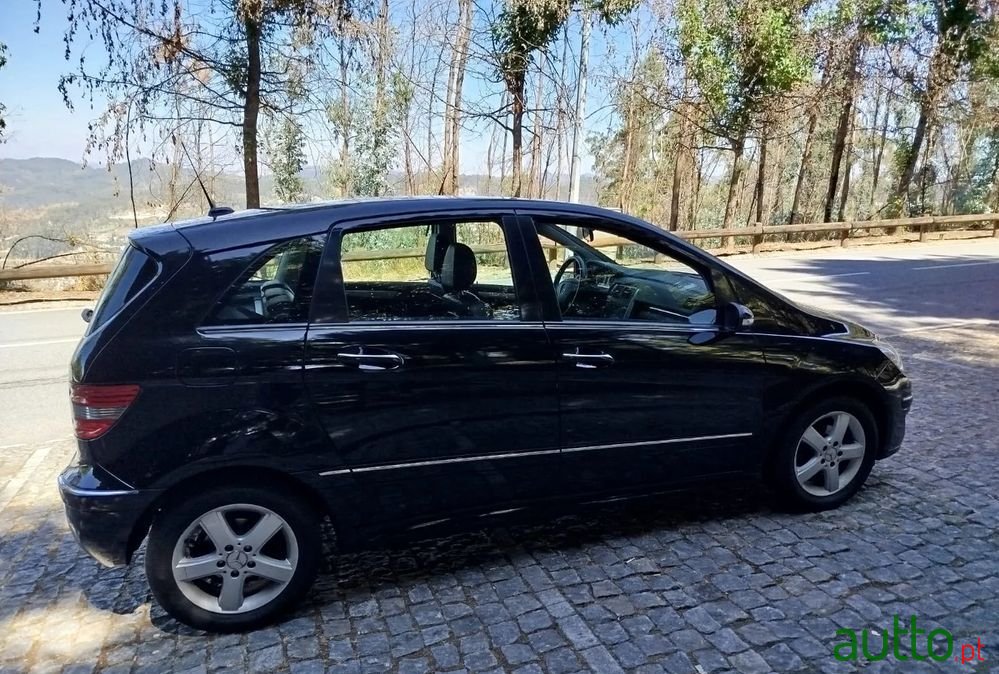 2008' Mercedes-Benz Classe B photo #2
