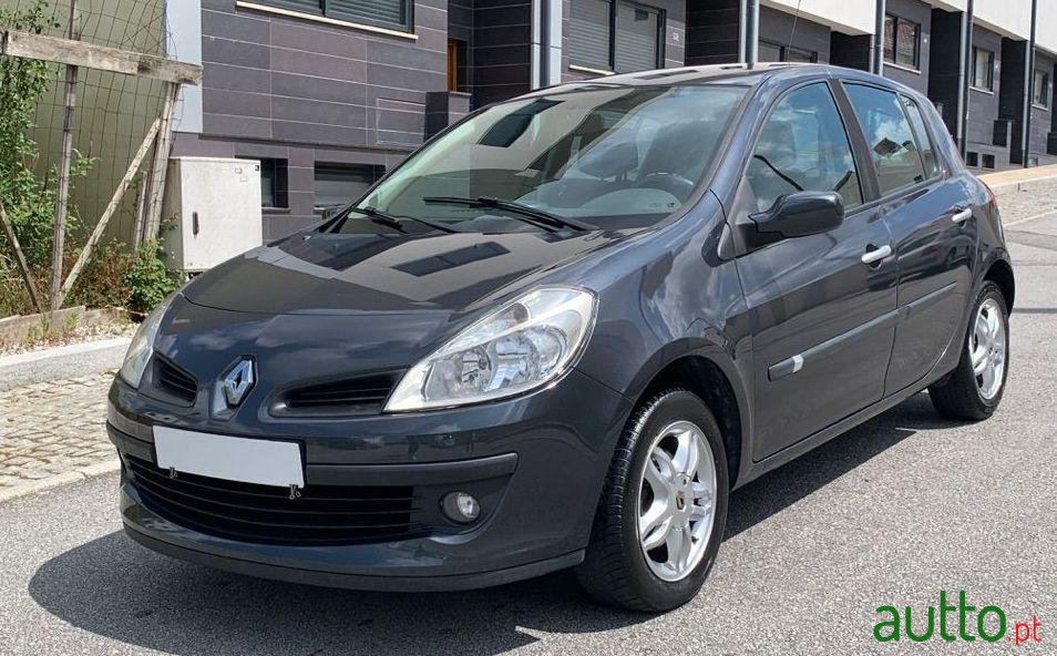 2009' Renault Clio photo #2