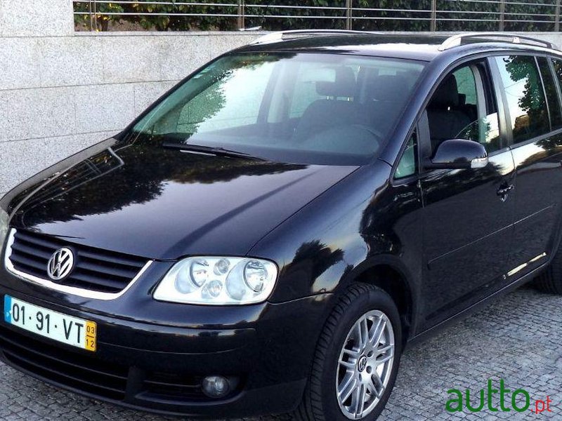 2003' Volkswagen Touran photo #2