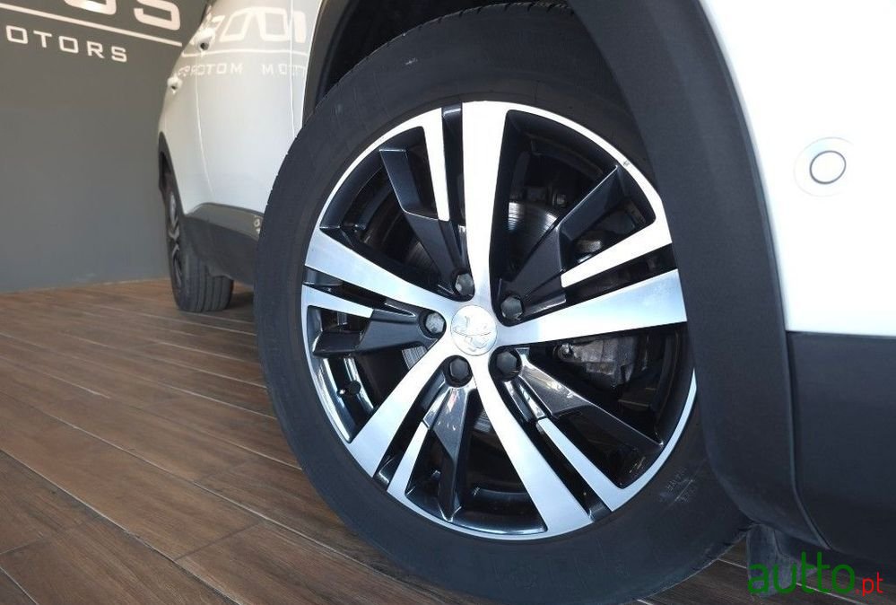 2019' Peugeot 3008 photo #3