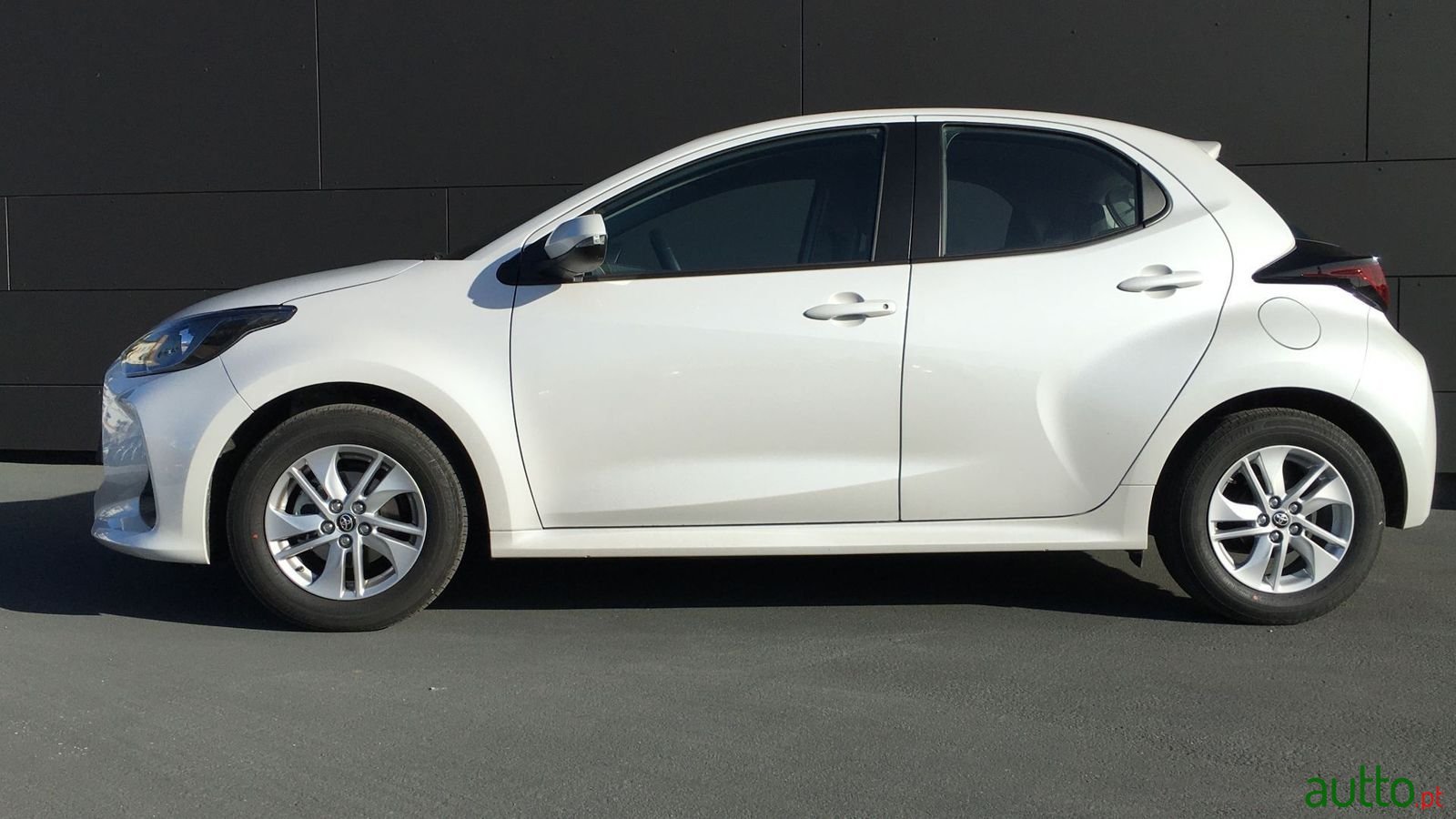 2021' Toyota Yaris photo #3