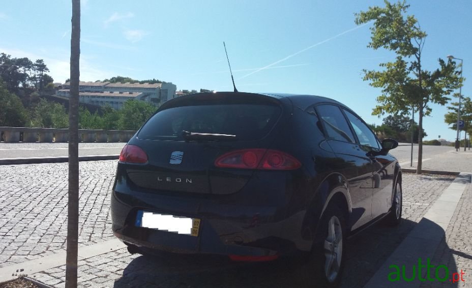2007' SEAT Leon photo #1