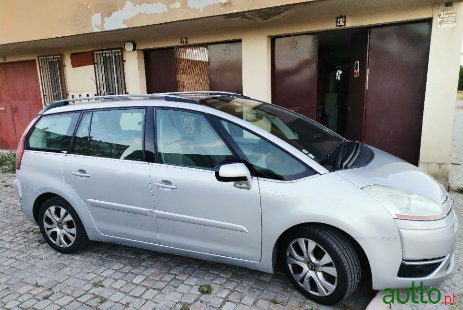 2010' Citroen C4 Grand Picasso photo #2