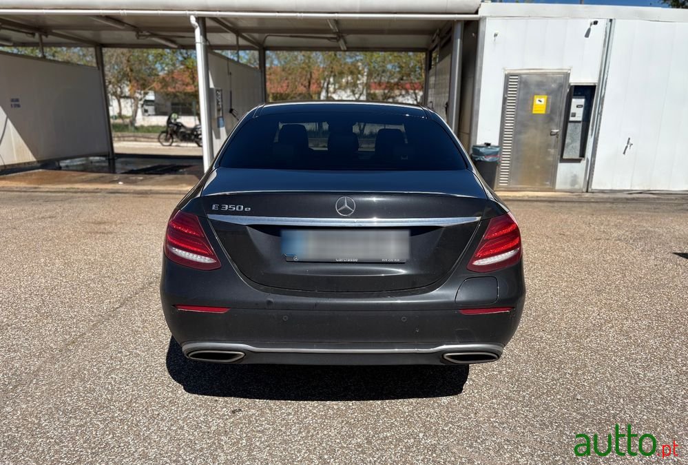 2017' Mercedes-Benz Classe E E Exclusive photo #4