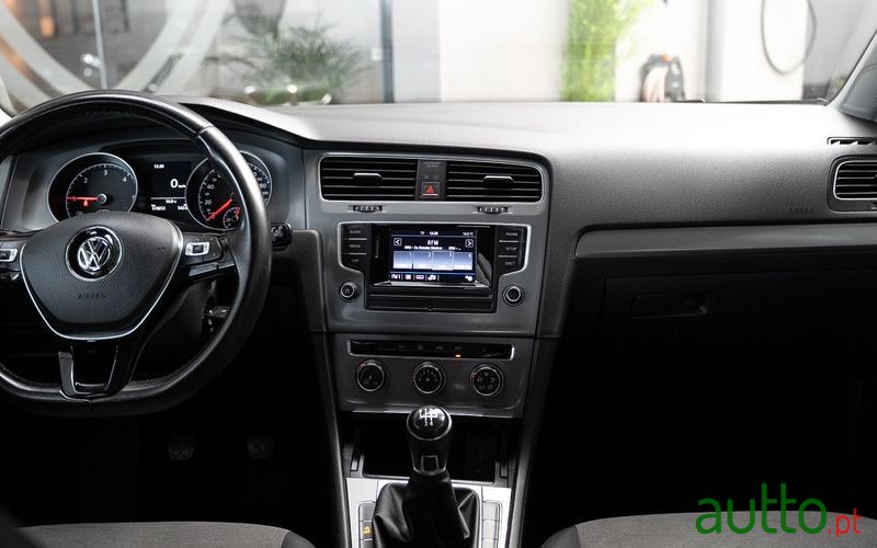 2017' Volkswagen Golf photo #4