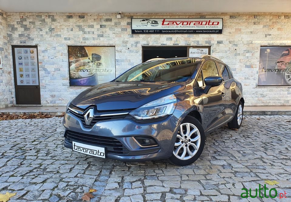 2017' Renault Clio Sport Tourer photo #1
