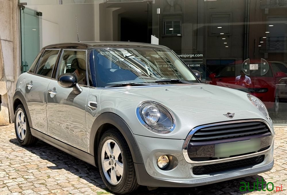 2018' MINI Cooper D 5 Portas photo #2