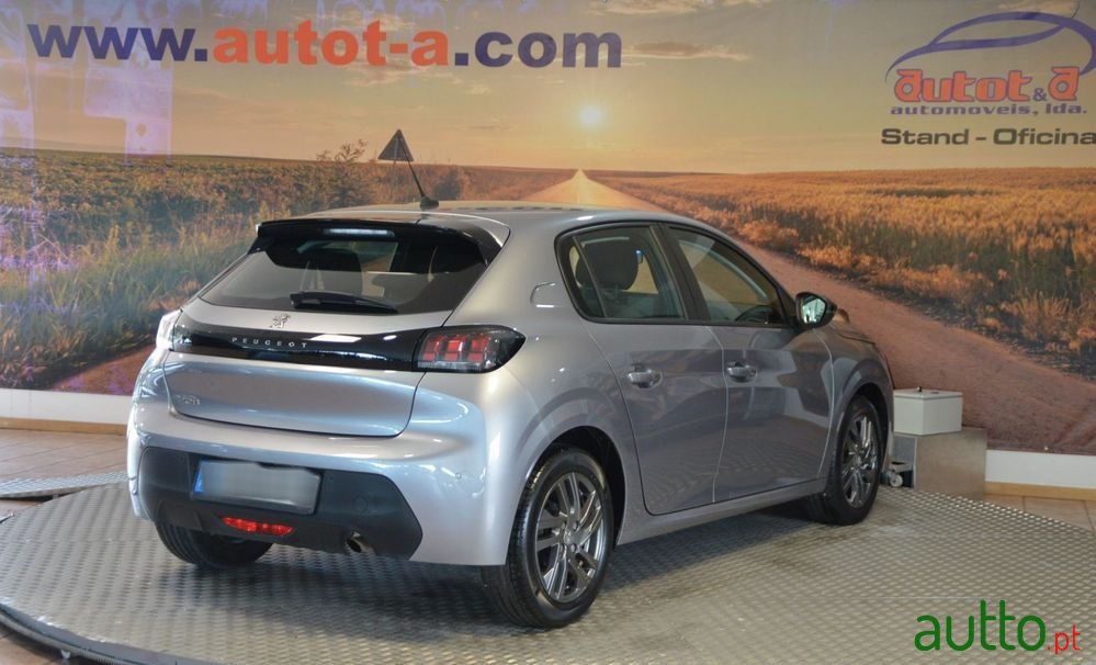 2022' Peugeot 208 photo #4
