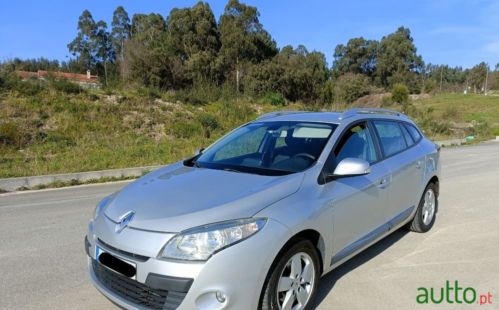 2011' Renault Megane photo #3