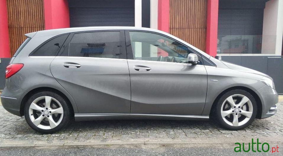 2012' Mercedes-Benz B-180 photo #2