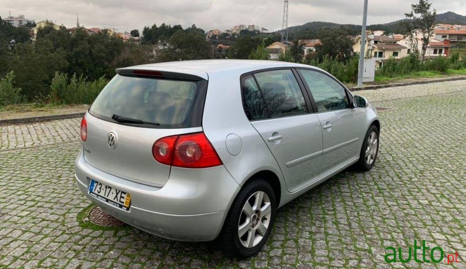 2004' Volkswagen Golf photo #4
