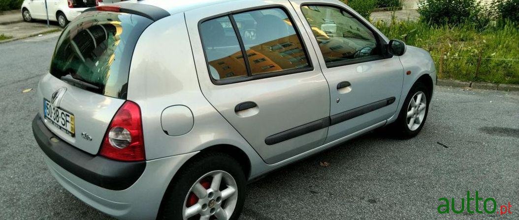 2001' Renault Clio photo #2