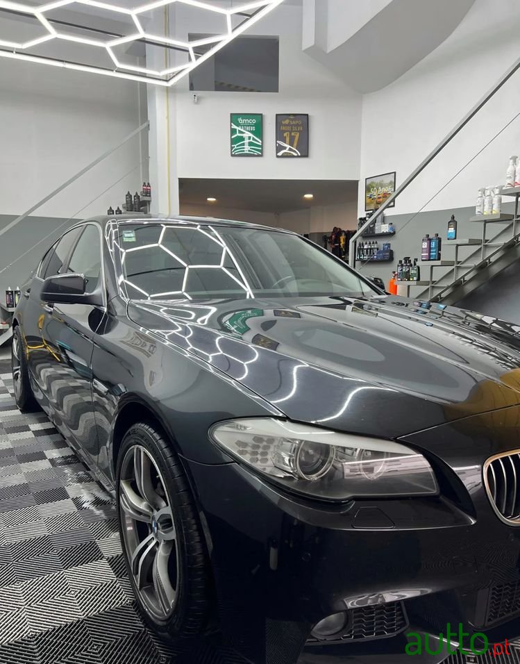 2010' BMW Série 5 D Pack M photo #2