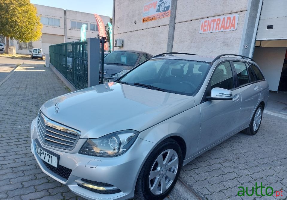 2013' Mercedes-Benz C-220 photo #1