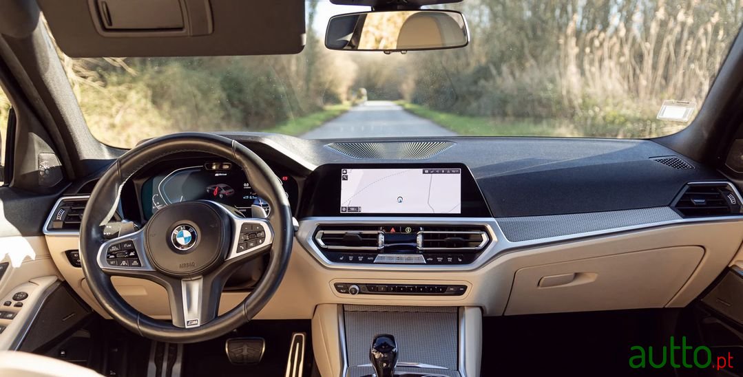 2019' BMW 330 photo #5