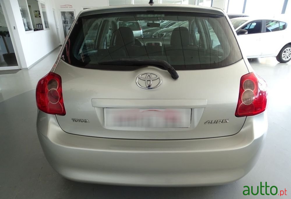 2009' Toyota Auris photo #4