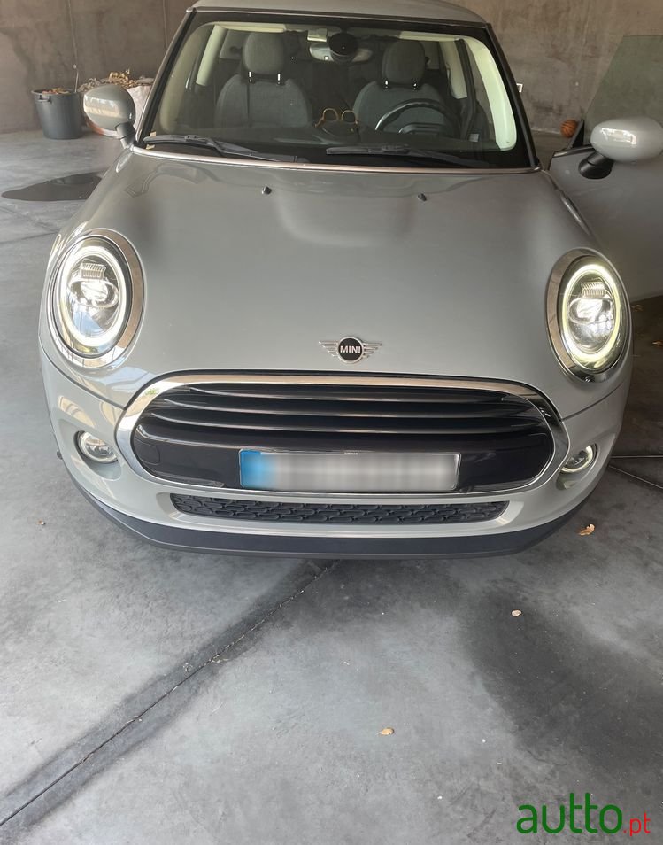 2021' MINI Cooper 3 Portas photo #1
