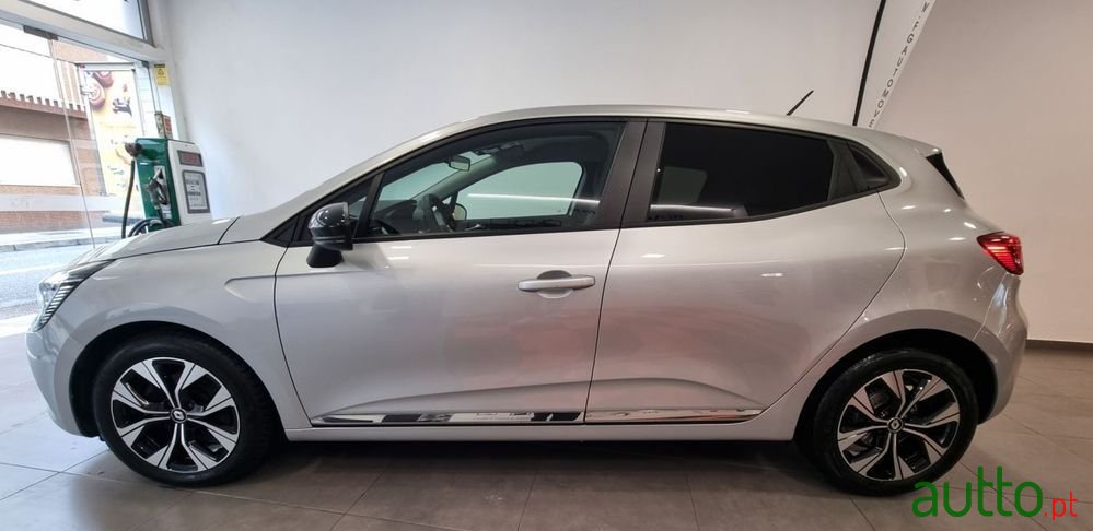 2023' Renault Clio photo #3