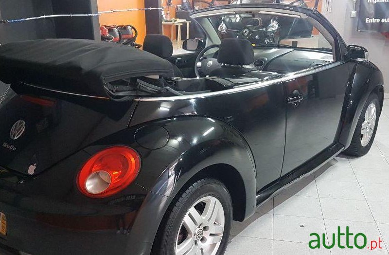 2005' Volkswagen New Beetle 1.4 Top 2ª Geração photo #2