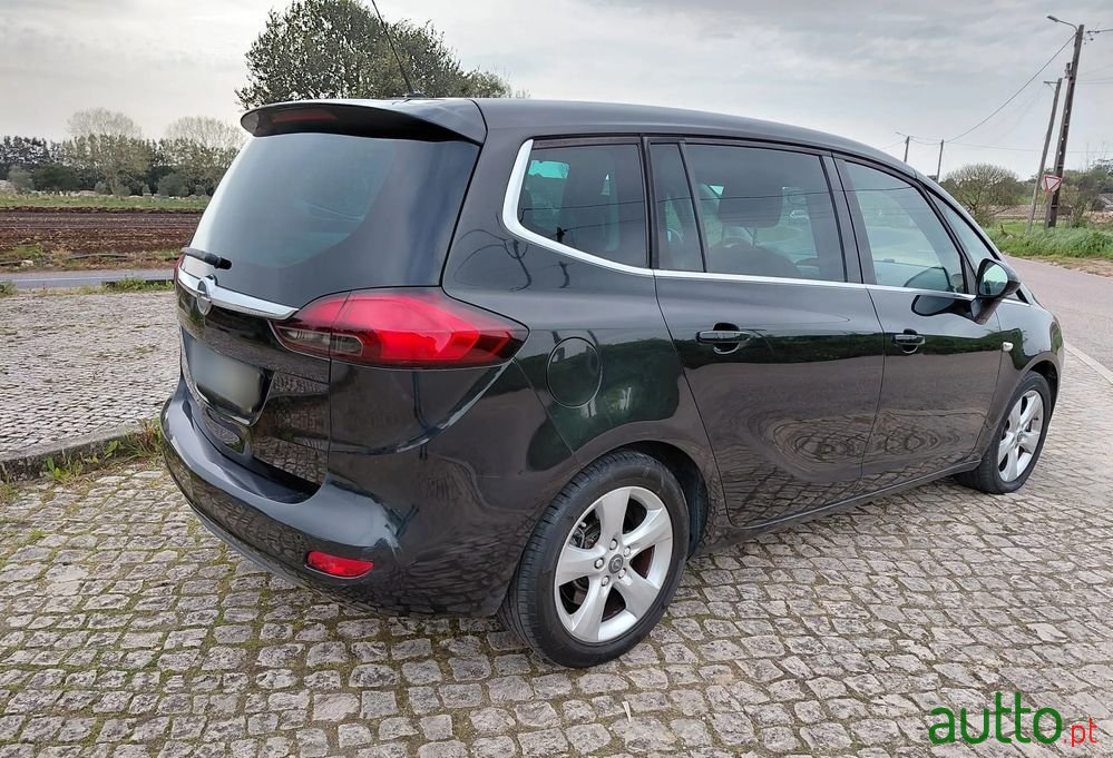 2014' Opel Zafira 1.6 Cdti Executive photo #2