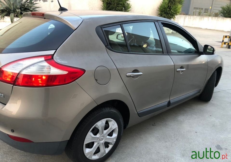 2010' Renault Megane photo #6