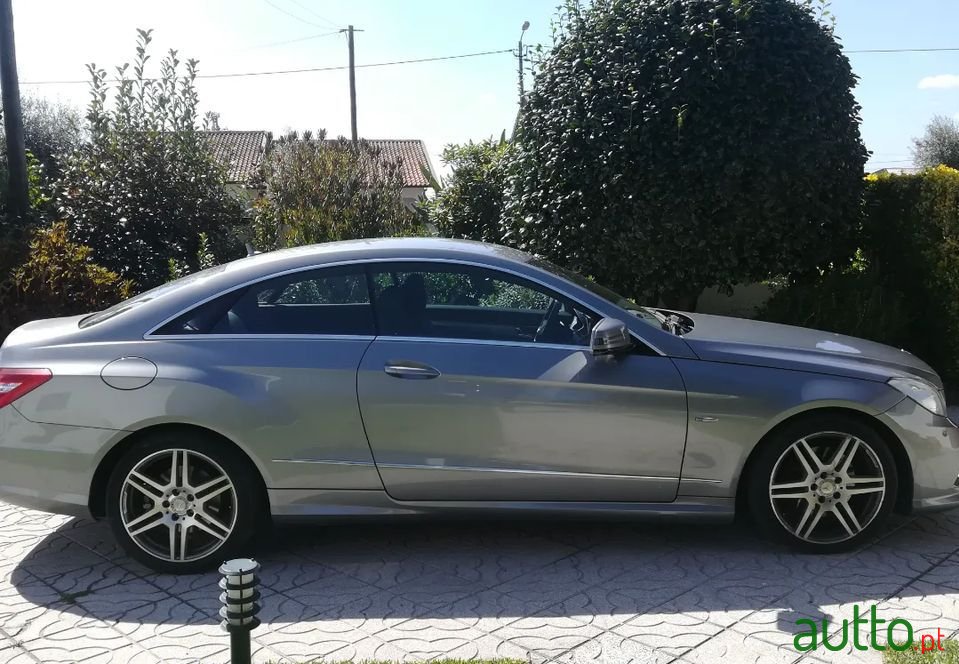 2010' Mercedes-Benz E-350 photo #2