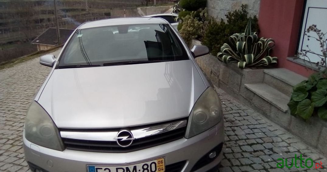 2006' Opel Astra Gtc photo #1