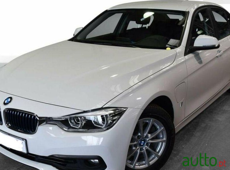 2016' BMW 330 photo #2