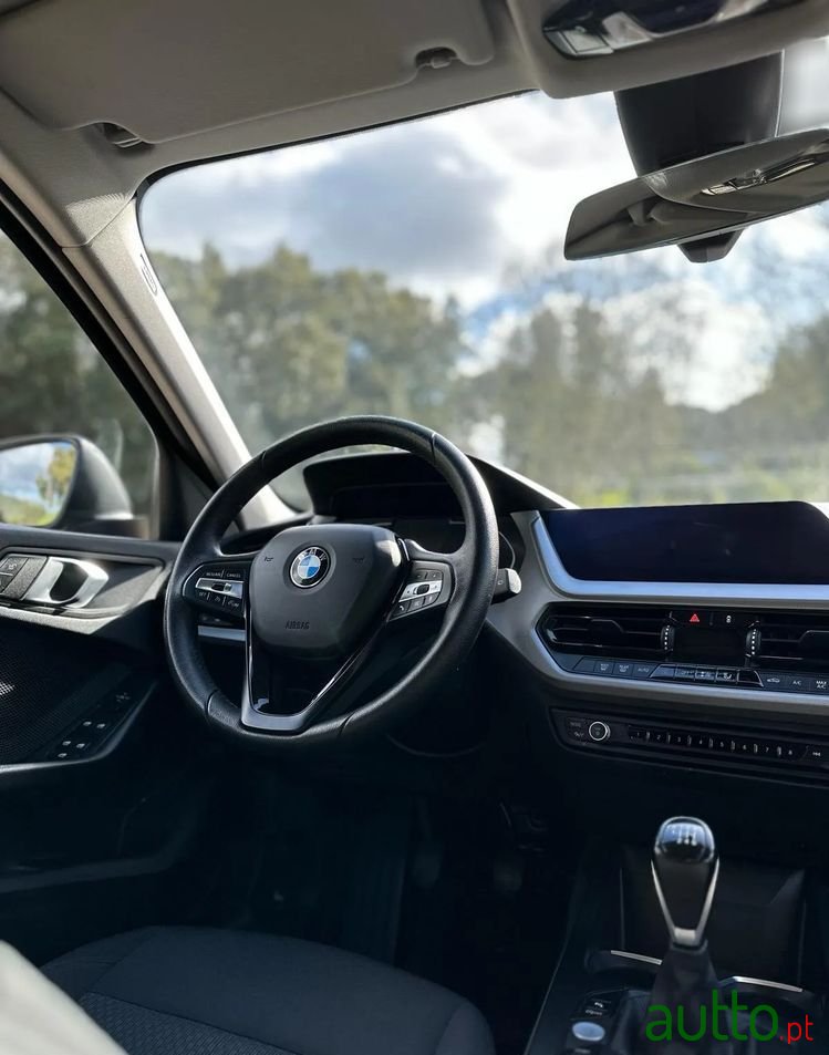 2020' BMW 116 D Advantage photo #5