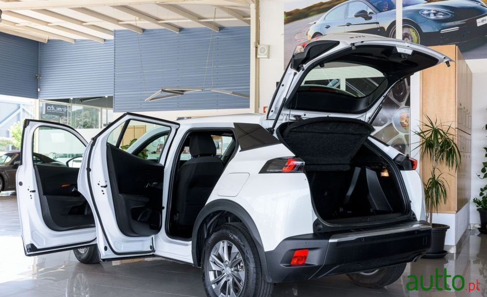 2023' Peugeot 2008 photo #5