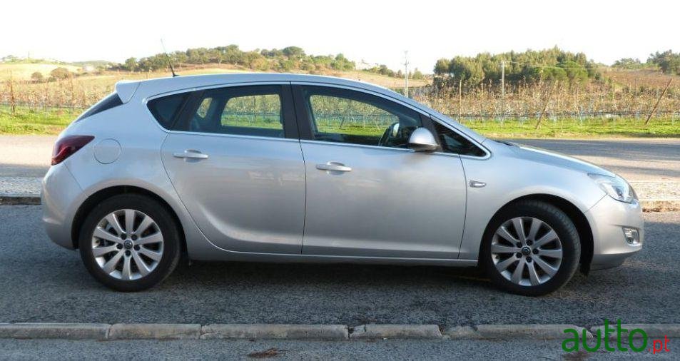 2010' Opel Astra Cosmo photo #2