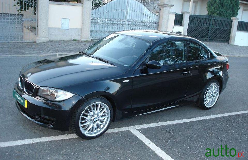 2009' BMW 120 D Coupé photo #1
