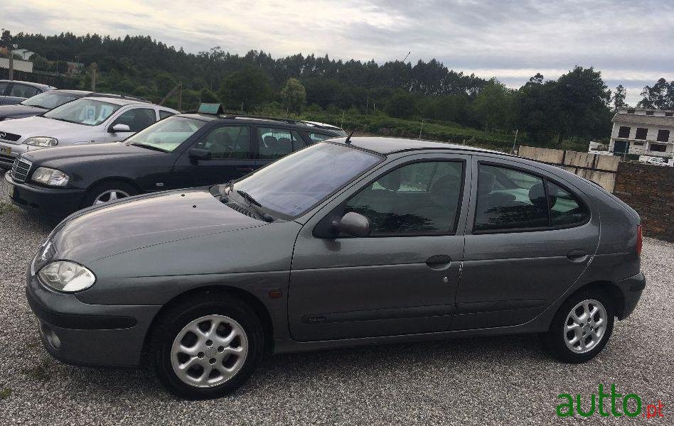 2001' Renault Megane photo #2
