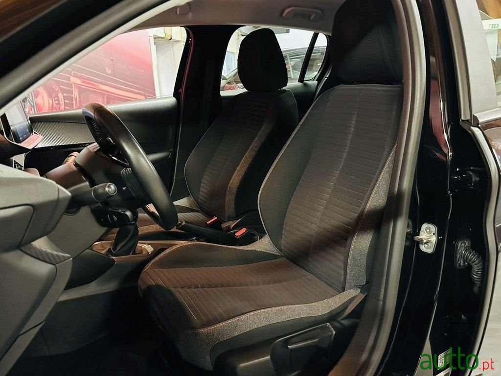 2020' Peugeot 208 photo #6