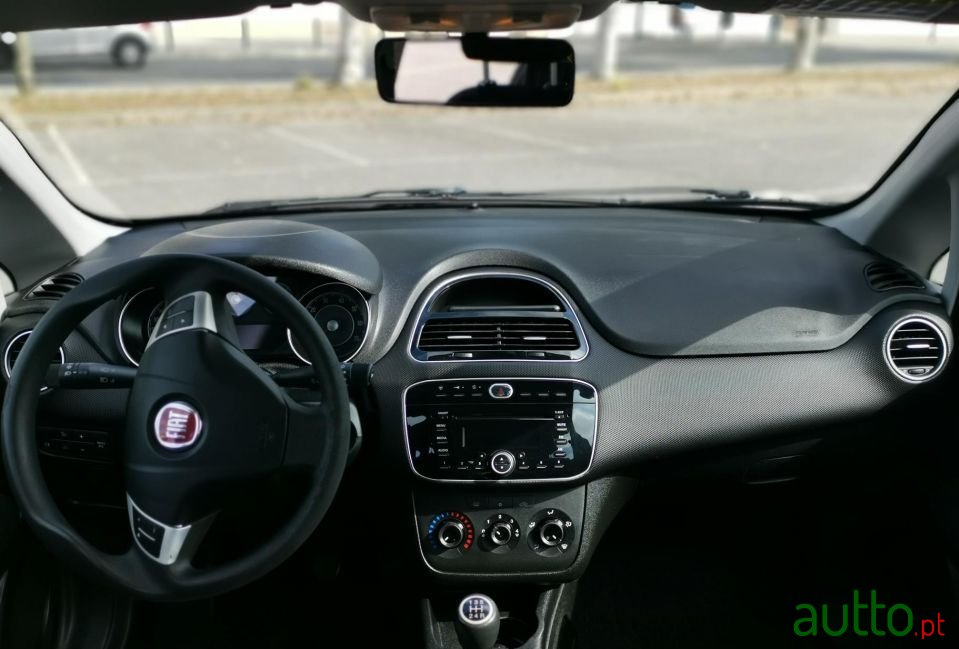 2013' Fiat Punto Evo photo #5