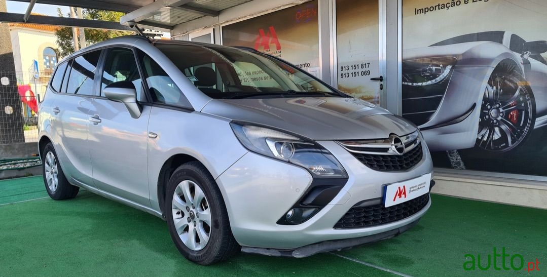 2014' Opel Zafira photo #2
