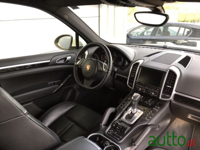 2013' Porsche Cayenne photo #2