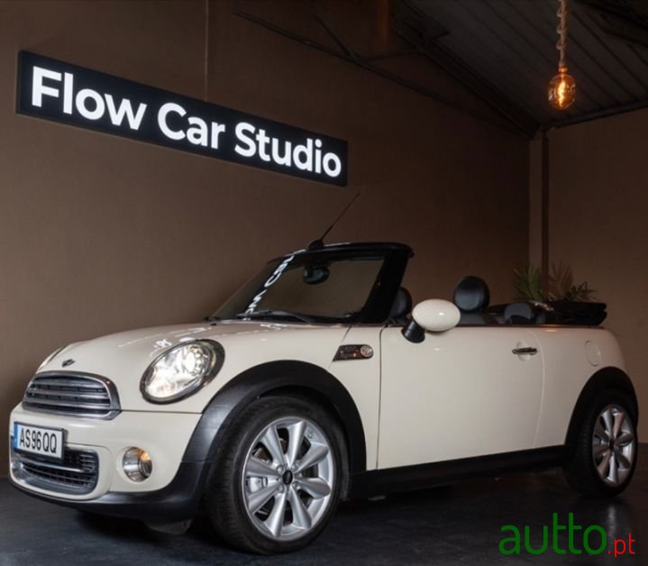 2014' MINI Cabrio photo #1