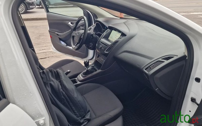 2017' Ford Focus Sw photo #4