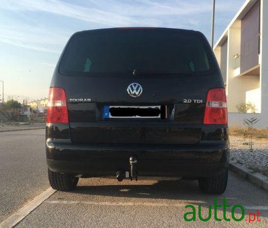 2005' Volkswagen Touran photo #2