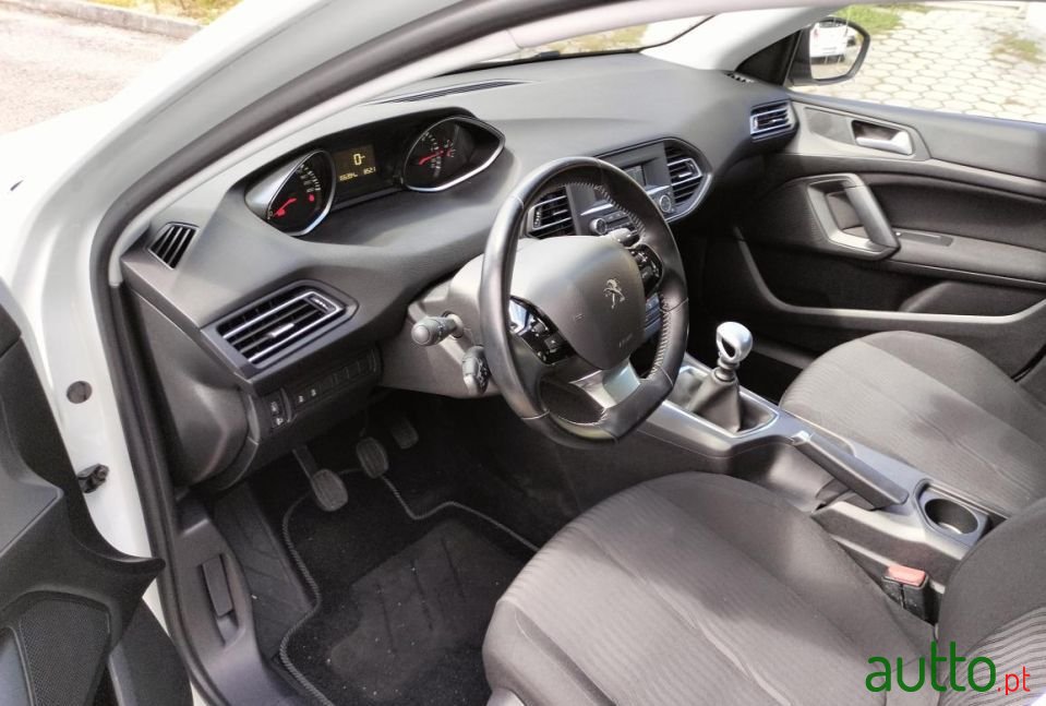 2019' Peugeot 308 photo #6