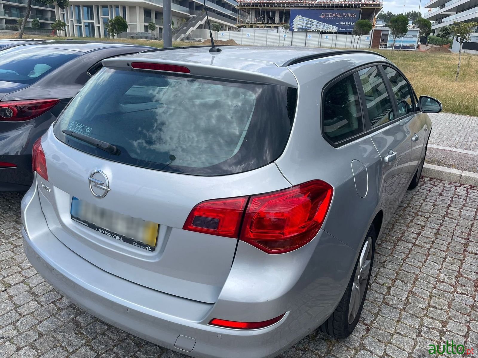 2012' Opel Astra Sports Tourer photo #2