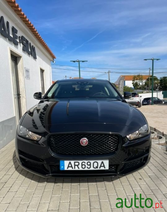 2017' Jaguar Xe photo #6