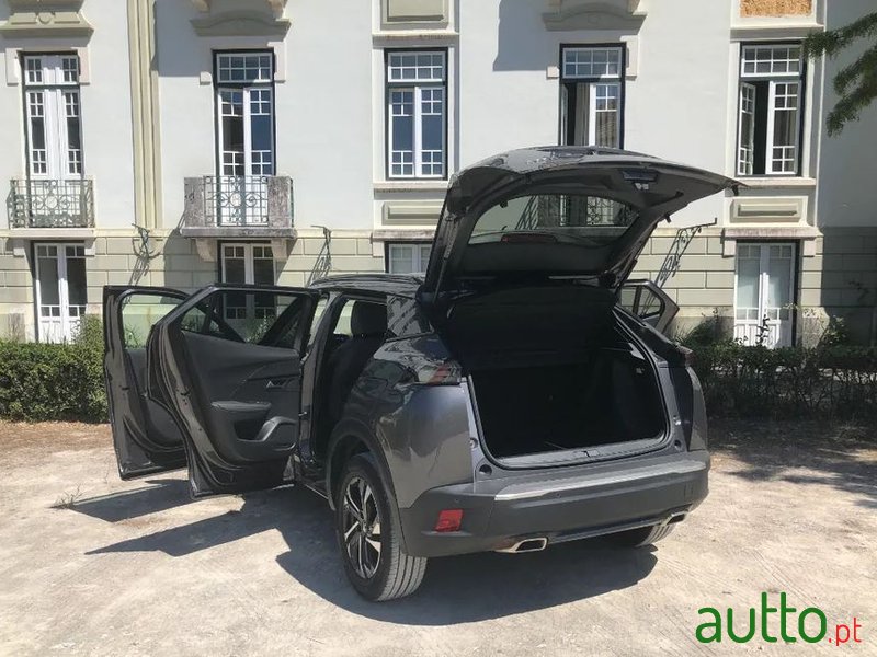 2020' Peugeot 2008 photo #4