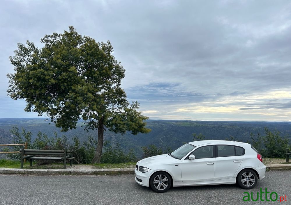 2010' BMW 116 D photo #1