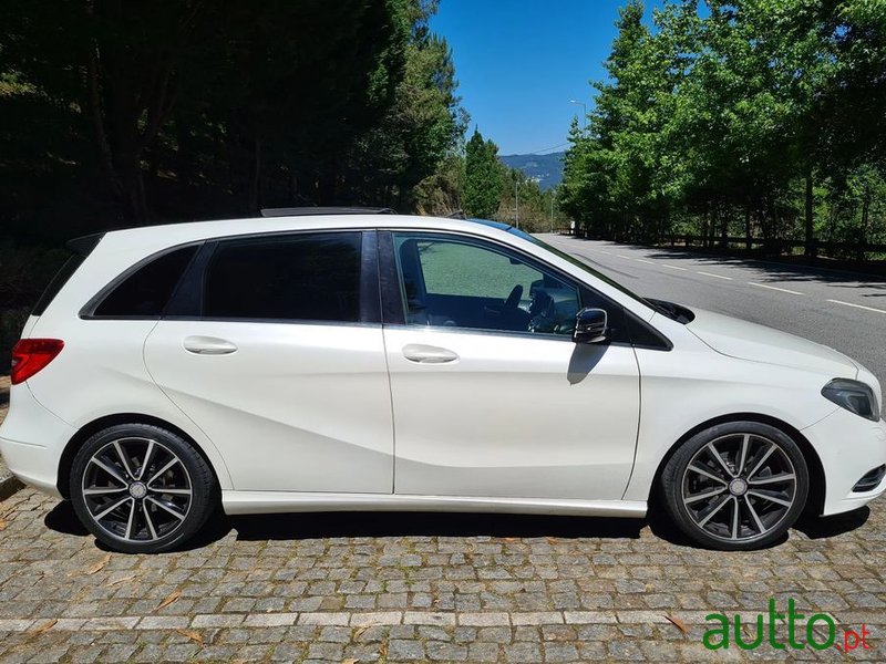 2013' Mercedes-Benz B 200 photo #6