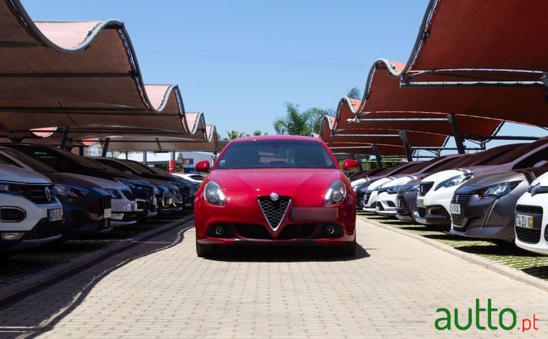 2019' Alfa Romeo Giulietta 1.6 Jtdm Sport photo #3